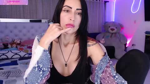 Snapshot of lyann_ chatting on October 7, 2:49 am Lyann  online show from October 7, 2:49 am