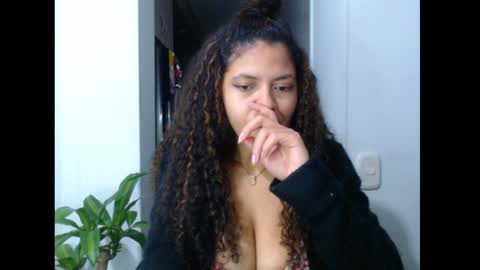 lylii_evans online show from December 3, 1:06 am