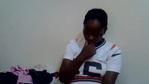 lyn_anna online show from June 21, 11:36 am