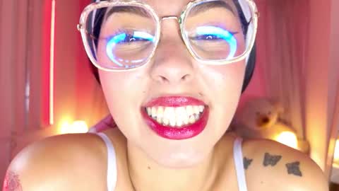 Lyna love online show from October 22, 9:09 pm