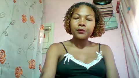 lyndah19 online show from March 13, 7:20 am