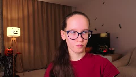 Sara online show from November 4, 4:23 pm