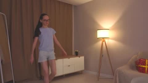 Sara online show from December 22, 4:43 pm