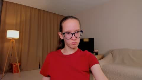 Sara online show from October 3, 4:23 pm