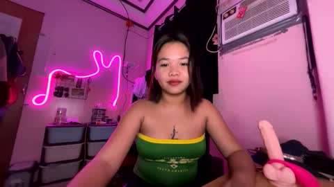 Snapshot of lynieeefck chatting on October 9, 8:57 pm I am Lyn- DONT FORGET TO FOLLOW ME online show from October 9, 8:57 pm