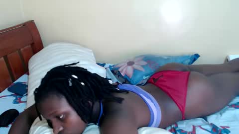 lyenne online show from November 18, 12:50 pm