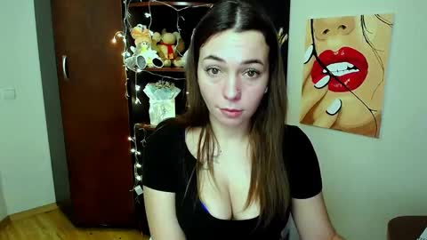 Snapshot of m_vikki chatting on February 1, 10:26 am Vikki online show from February 1, 10:26 am