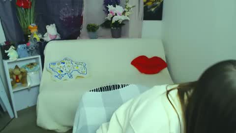 Vikki online show from May 1, 1:03 pm