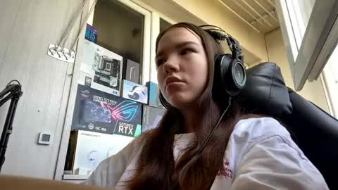 Mila online show from May 14, 9:15 am