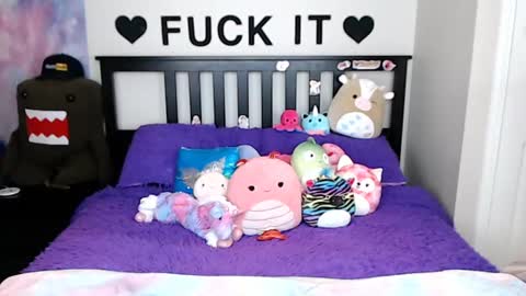 Mackenzie Wolfe online show from October 17, 4:05 am