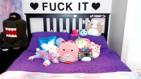 Mackenzie Wolfe online show from September 19, 5:50 am