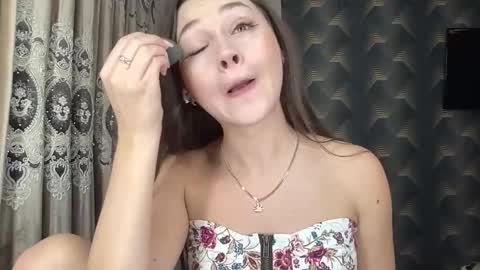 Snapshot of madalenesnedeger chatting on October 2, 3:06 pm Alexa online show from October 2, 3:06 pm