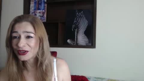 Snapshot of madam_dali chatting on March 5, 12:44 pm Dalila online show from March 5, 12:44 pm