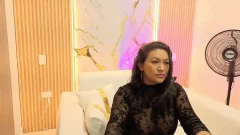 Snapshot of madam_hott chatting on September 9, 3:39 am Madam Hott online show from September 9, 3:39 am