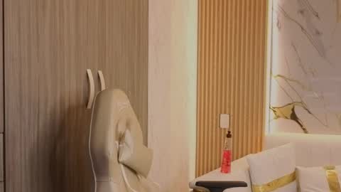 Snapshot of madam_hott chatting on October 6, 4:51 am Madam Hott online show from October 6, 4:51 am