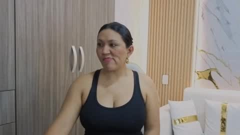 Snapshot of madam_hott chatting on October 9, 1:32 am Madam Hott online show from October 9, 1:32 am