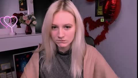 Snapshot of madam_ulis chatting on February 17, 10:07 am Ulis online show from February 17, 10:07 am