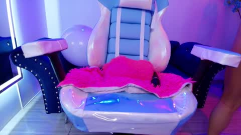 maddie_t18 online show from June 3, 2:33 pm