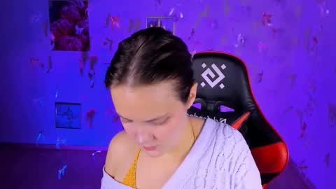 Madeline online show from November 21, 8:38 am