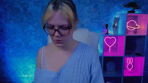 Madeline online show from March 15, 9:33 am