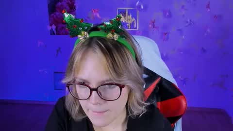 Madeline online show from November 30, 1:48 pm