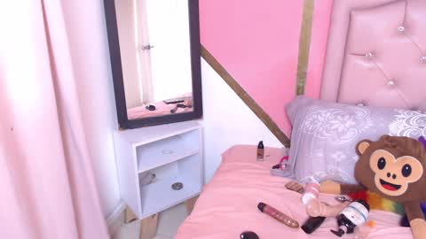 Snapshot of madeline_woods chatting on February 14, 7:44 pm Madeline online show from February 14, 7:44 pm