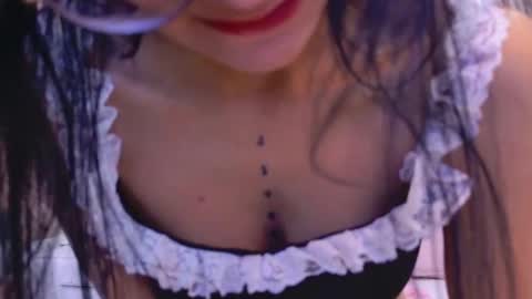 Madelyn Vancee online show from November 11, 11:51 am