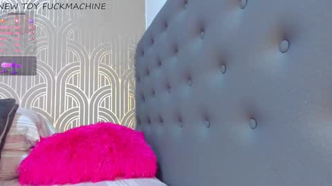 Snapshot of madison_milan chatting on December 3, 5:08 am online show from December 3, 5:08 am