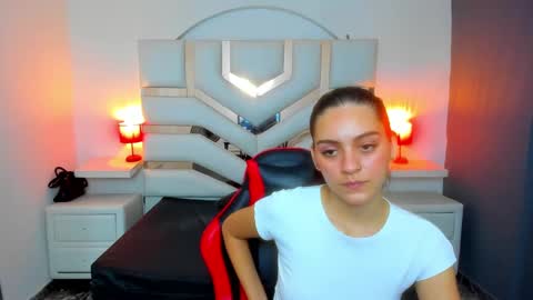 Snapshot of madisoncarzon chatting on September 11, 8:42 pm Madison Carzon online show from September 11, 8:42 pm