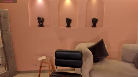 Maddi Collins online show from October 22, 4:50 am