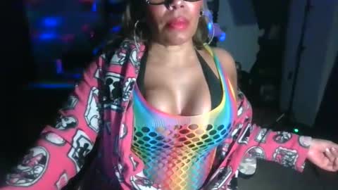 Snapshot of madisonjayde77 chatting on February 10, 3:57 am MadisonJayde online show from February 10, 3:57 am