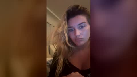 madisonlubbe2 online show from April 4, 4:33 am