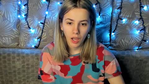 Maggie online show from March 12, 1:25 am