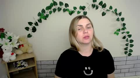 Snapshot of magic_katarina_ chatting on December 18, 7:19 pm magic_katarina_ online show from December 18, 7:19 pm
