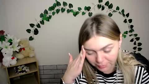 Snapshot of magic_katarina_ chatting on December 23, 7:38 am magic_katarina_ online show from December 23, 7:38 am
