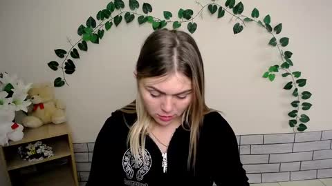 Snapshot of magic_katarina_ chatting on January 3, 8:32 am magic_katarina_ online show from January 3, 8:32 am