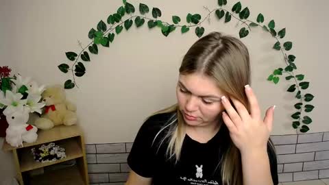 Snapshot of magic_katarina_ chatting on December 16, 7:04 am magic_katarina_ online show from December 16, 7:04 am