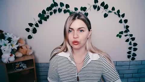 Snapshot of magic_katarina_ chatting on March 11, 7:03 am magic_katarina_ online show from March 11, 7:03 am