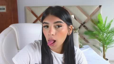 Snapshot of maiaa_ruiz chatting on March 10, 1:21 pm Maiaa Ruiz online show from March 10, 1:21 pm
