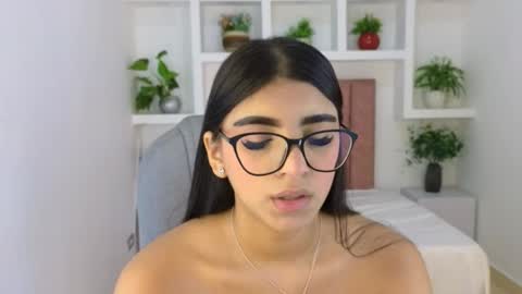 Maiaa Ruiz  online show from May 12, 1:29 pm