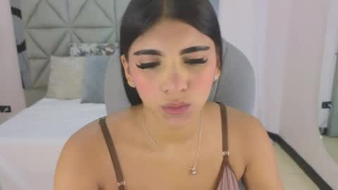 Maiaa Ruiz  online show from May 9, 1:24 pm