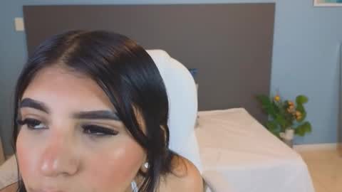 Snapshot of maiaa_ruiz chatting on February 18, 1:11 pm Maiaa Ruiz online show from February 18, 1:11 pm