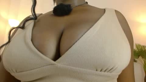 Maia Charris online show from November 12, 9:35 pm