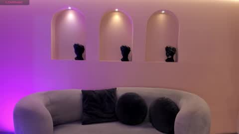  Maia  online show from December 1, 5:48 pm