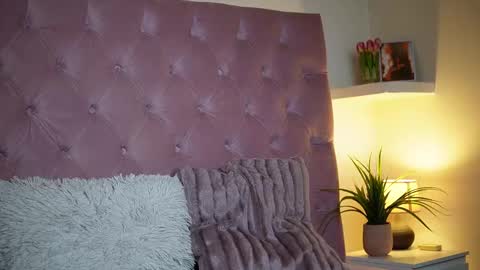  Maia  online show from January 7, 10:02 pm