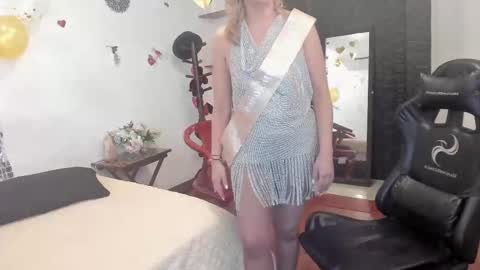 Snapshot of mailyn_jung_ chatting on March 11, 11:44 am Carolina Barrantes Munera online show from March 11, 11:44 am