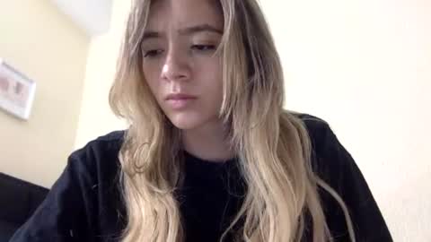 majo_gomezz online show from August 3, 3:21 am