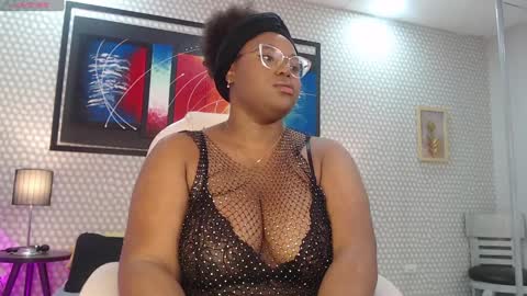 Snapshot of makena_gh chatting on December 31, 3:23 am makena online show from December 31, 3:23 am
