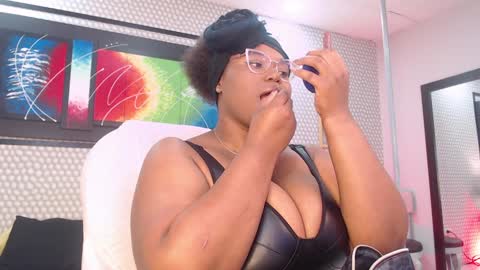 Snapshot of makena_gh chatting on December 27, 4:15 am makena online show from December 27, 4:15 am