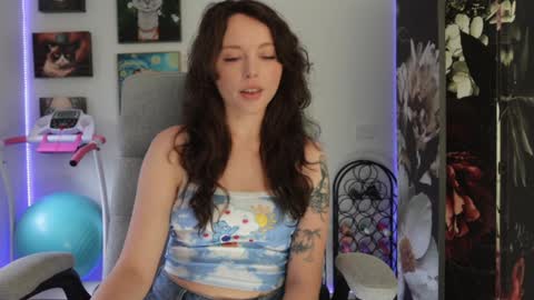 Snapshot of makiyahbelle2 chatting on January 7, 5:33 am MakiyahBelle online show from January 7, 5:33 am